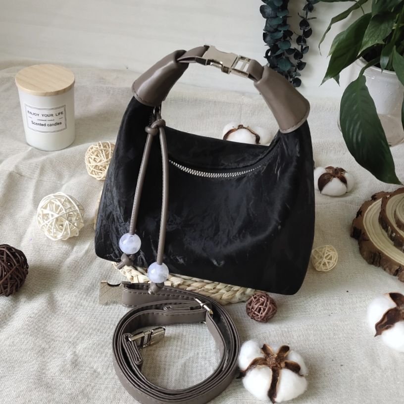 Eco-Chic Waterproof Shoulder Bag - Image 3