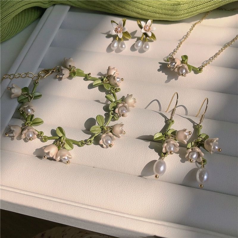 Elegant Gold-Tone Floral Pearl Jewelry Set – 3 Pcs - Image 2
